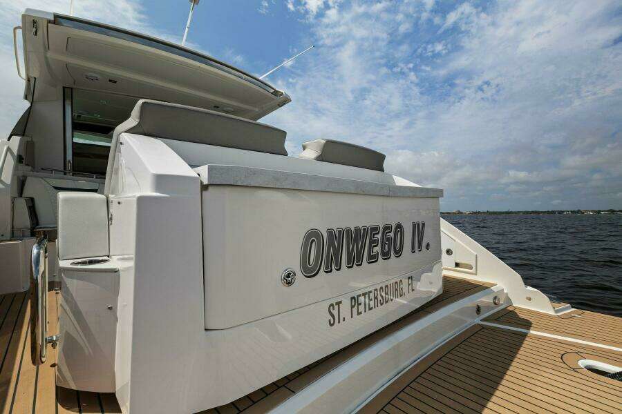 2022 Tiara Sport 43 LE