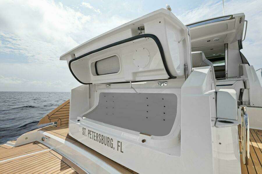 2022 Tiara Sport 43 LE