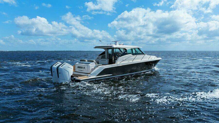 2022 Tiara Sport 43 LE