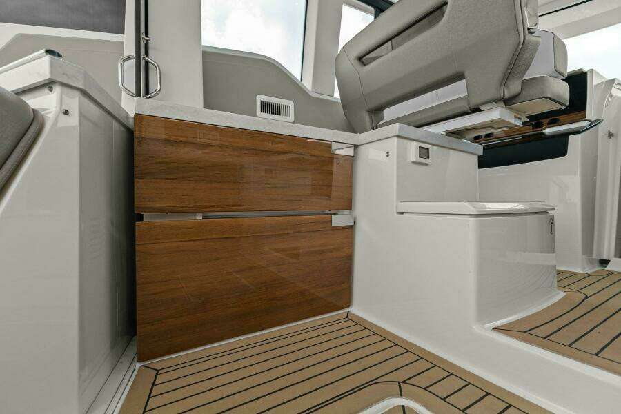 2022 Tiara Sport 43 LE