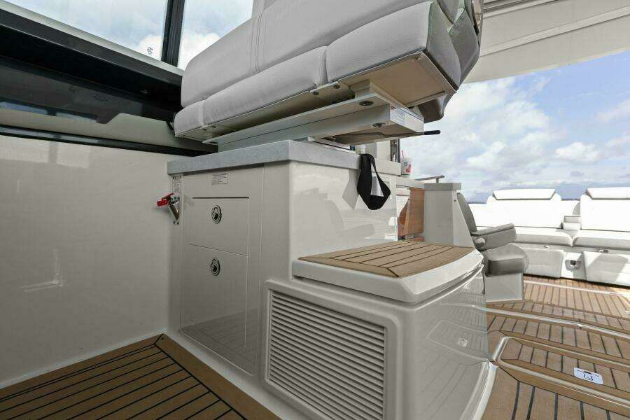 2022 Tiara Sport 43 LE