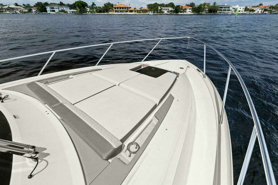 2022 Tiara Sport 43 LE