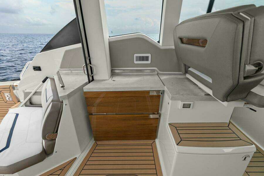 2022 Tiara Sport 43 LE