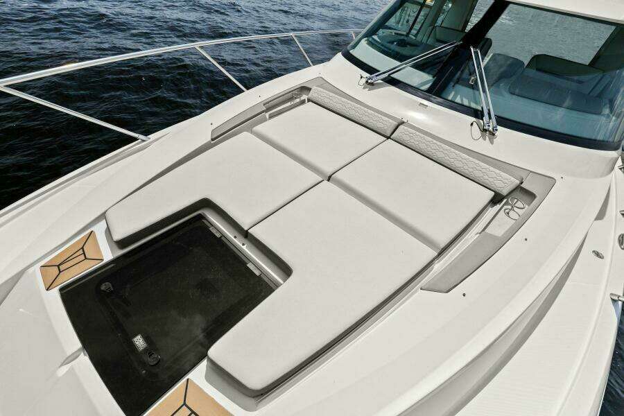 2022 Tiara Sport 43 LE