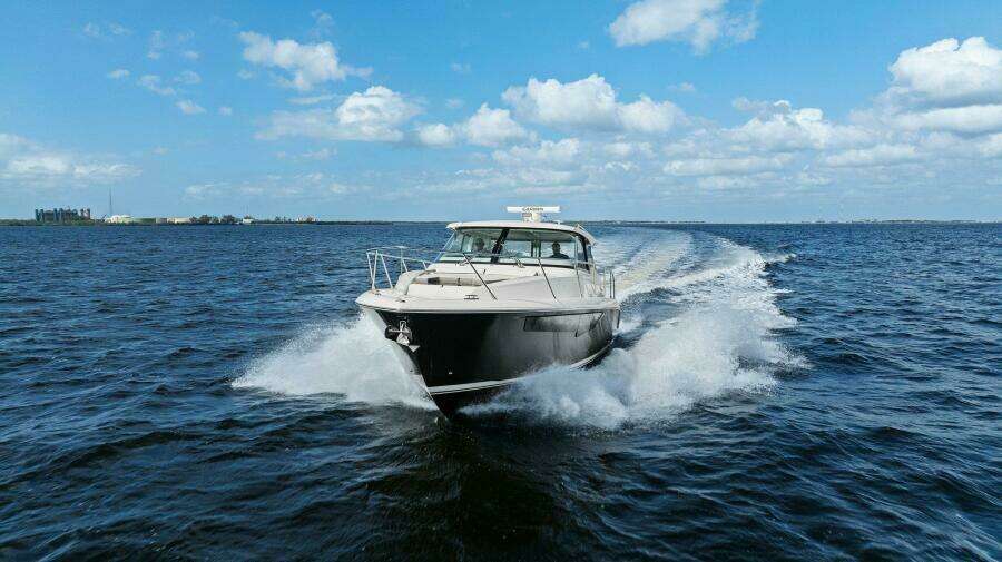 2022 Tiara Sport 43 LE