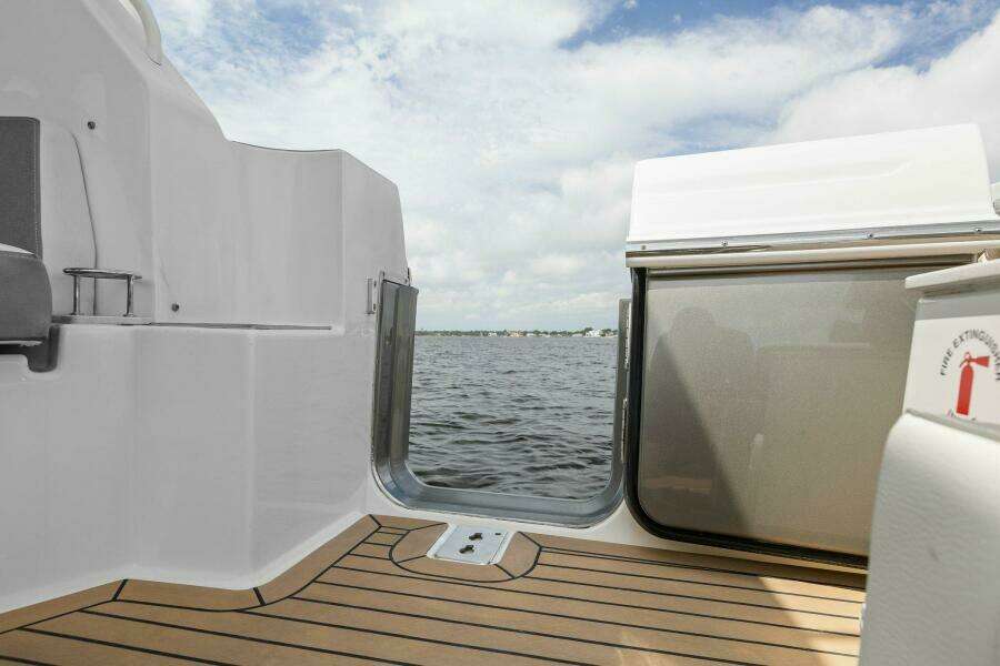 2022 Tiara Sport 43 LE