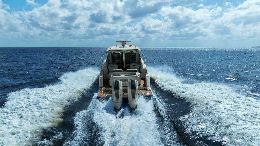 2022 Tiara Sport 43 LE