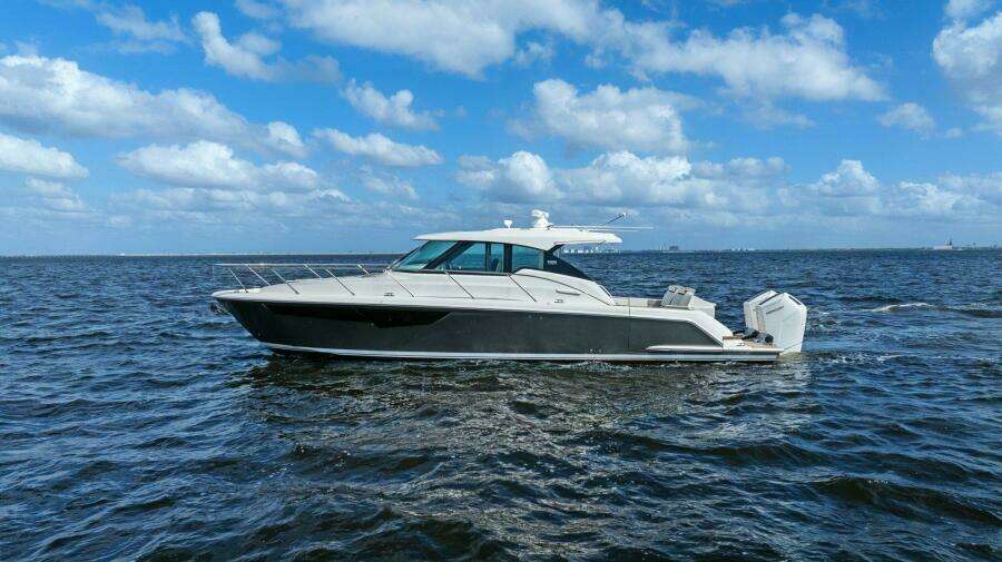2022 Tiara Sport 43 LE