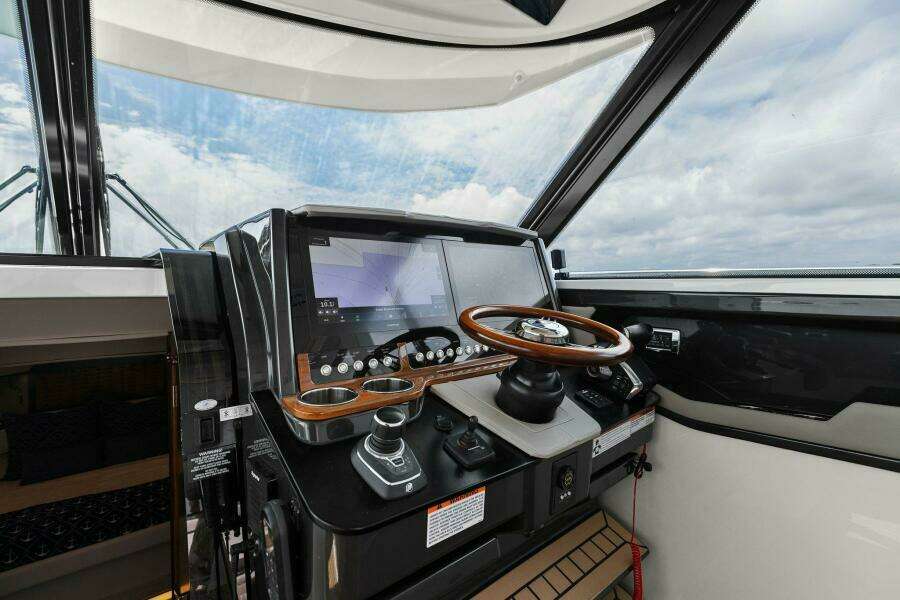 2022 Tiara Sport 43 LE