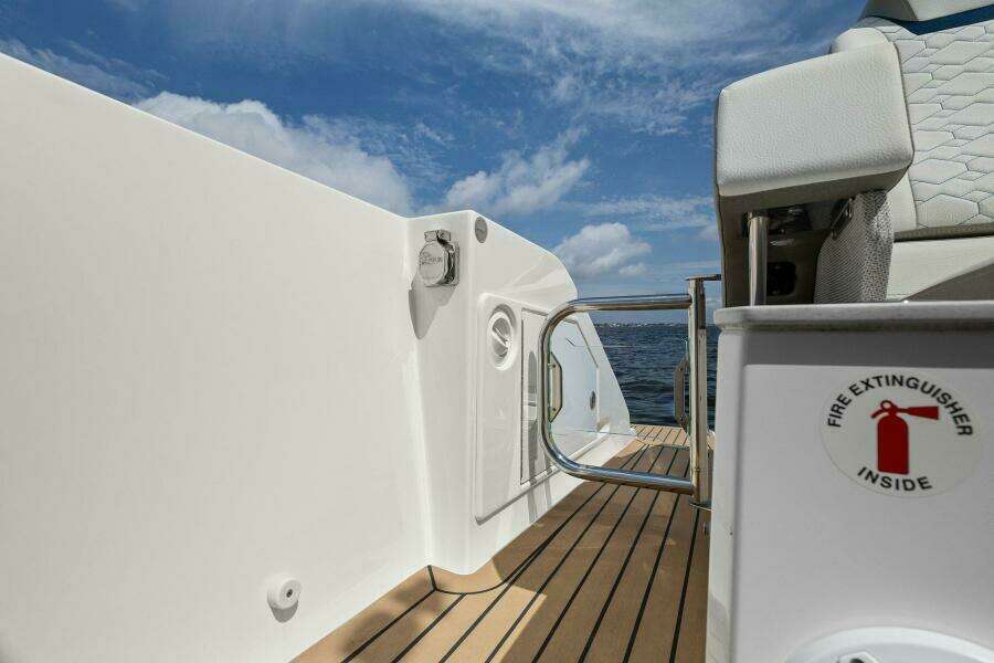2022 Tiara Sport 43 LE