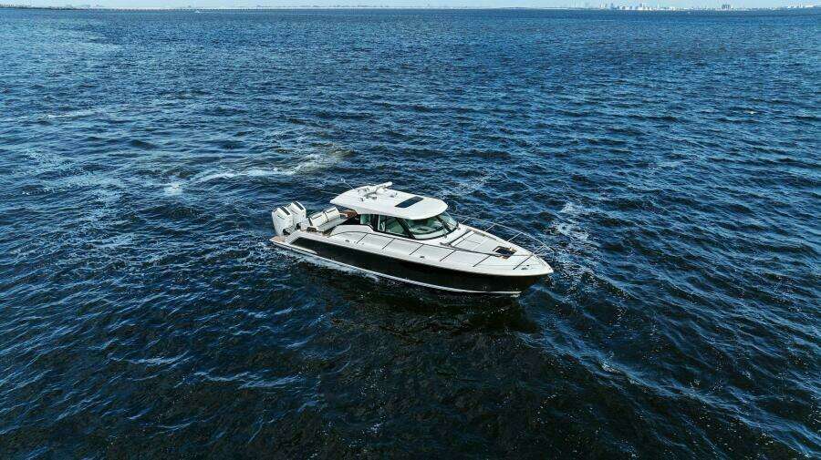 2022 Tiara Sport 43 LE