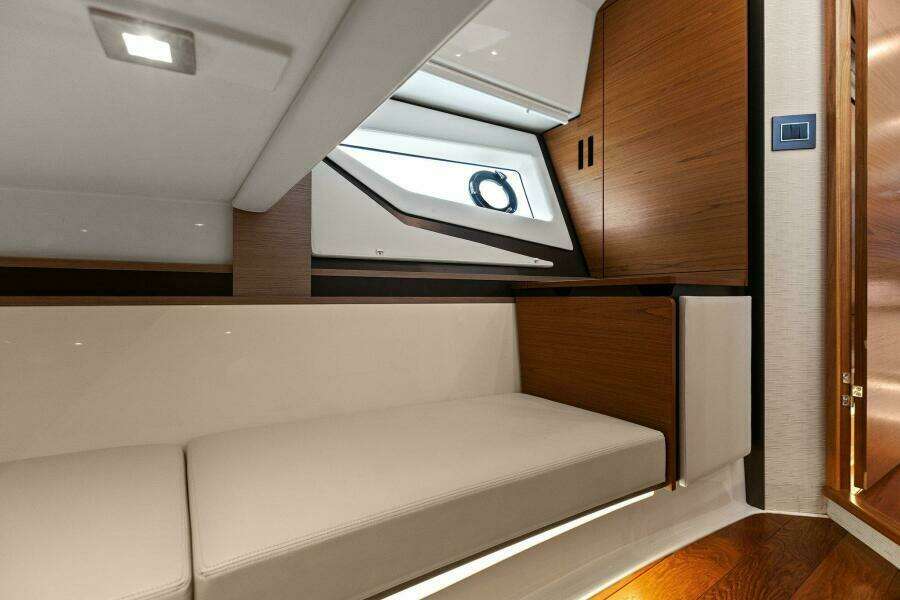 2022 Tiara Sport 43 LE
