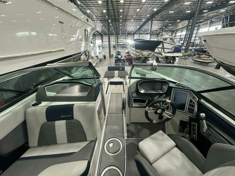 24ft Mastercraft Yacht For Sale