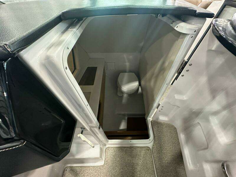 29ft Four Winns Yacht For Sale