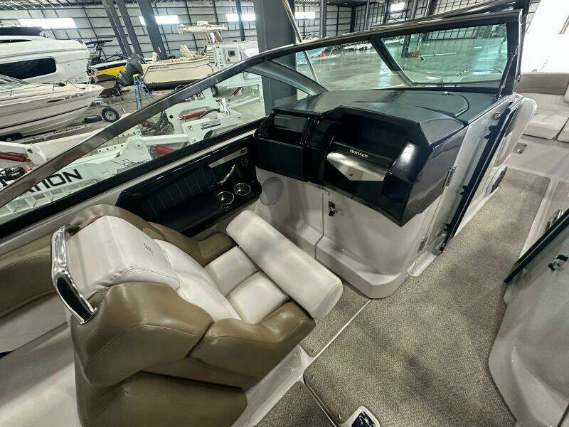 29ft Four Winns Yacht For Sale
