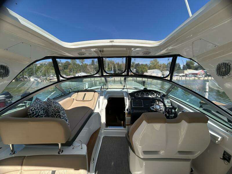 35ft Sea Ray Yacht For Sale