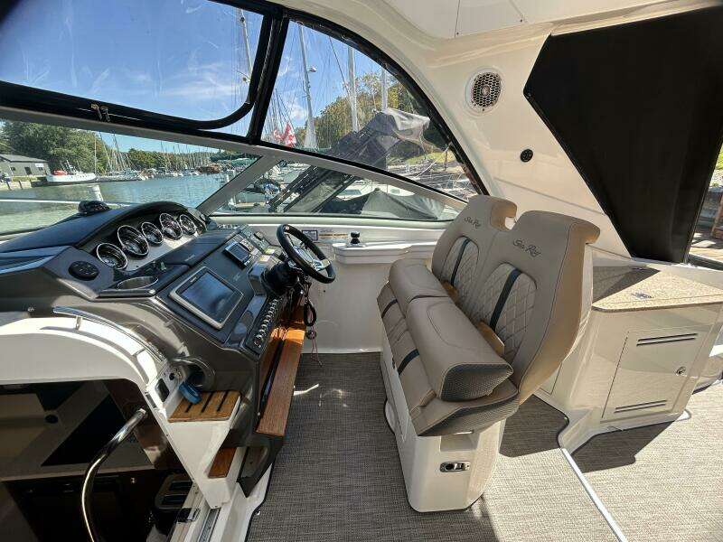 35ft Sea Ray Yacht For Sale