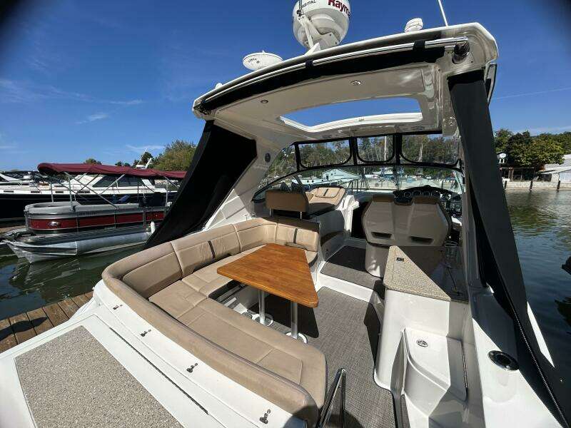 35ft Sea Ray Yacht For Sale