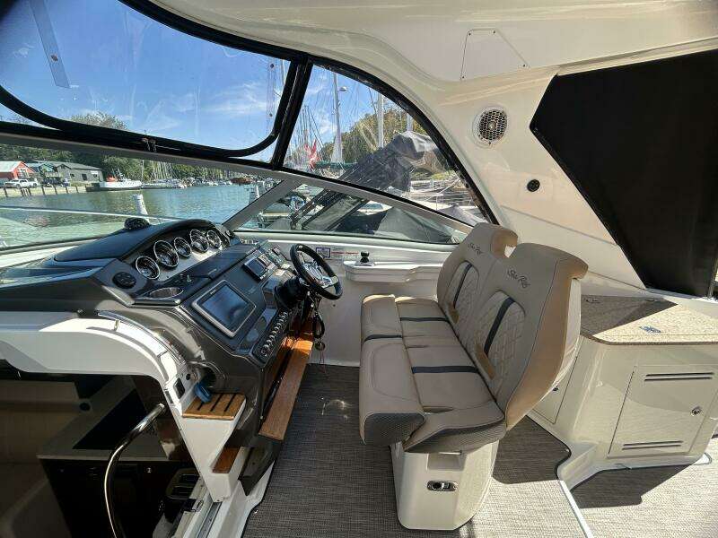 35ft Sea Ray Yacht For Sale