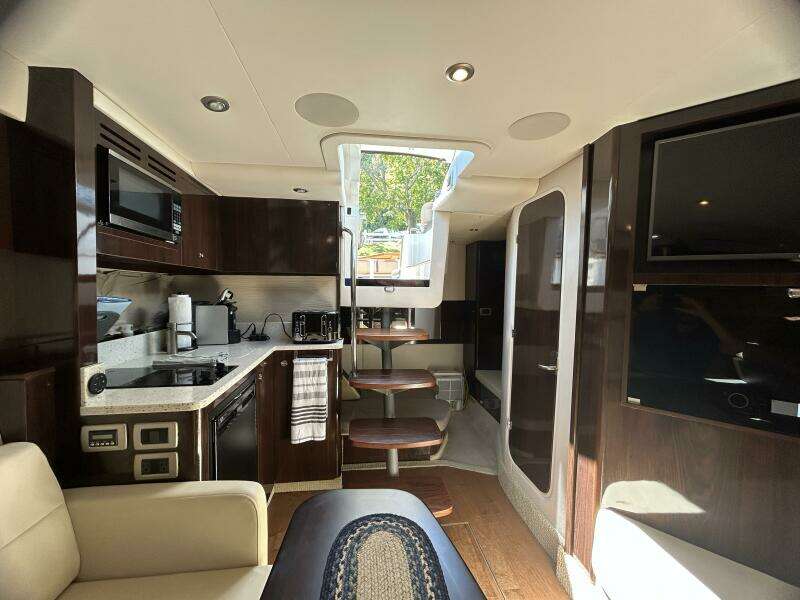 35ft Sea Ray Yacht For Sale