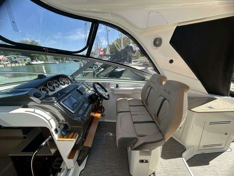 35ft Sea Ray Yacht For Sale