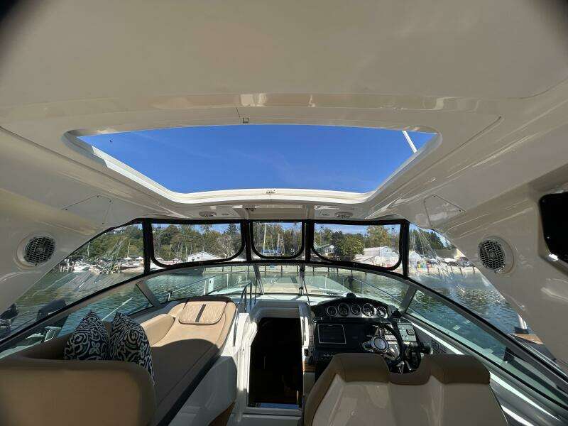 35ft Sea Ray Yacht For Sale