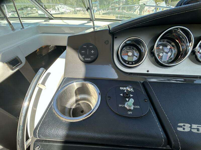 35ft Sea Ray Yacht For Sale