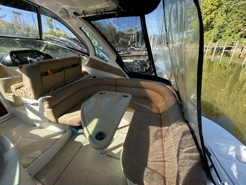 33ft Four Winns Yacht For Sale
