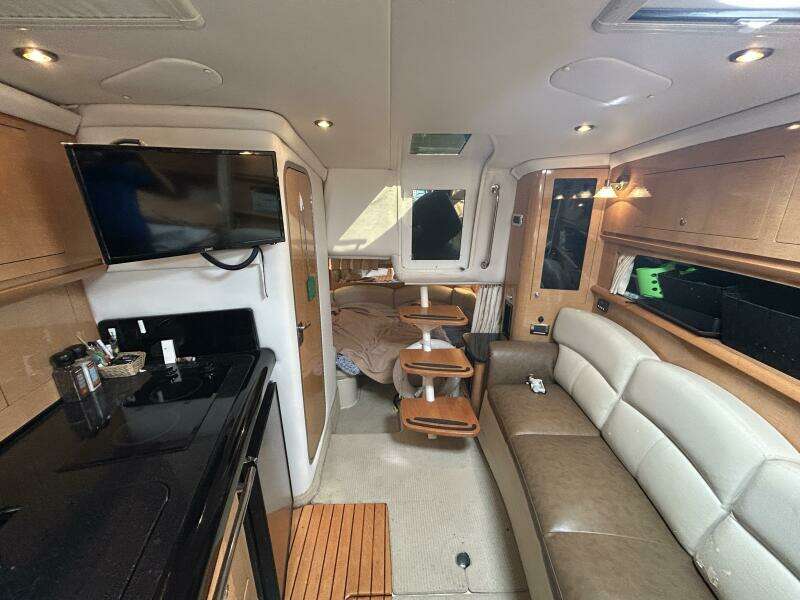 33ft Four Winns Yacht For Sale