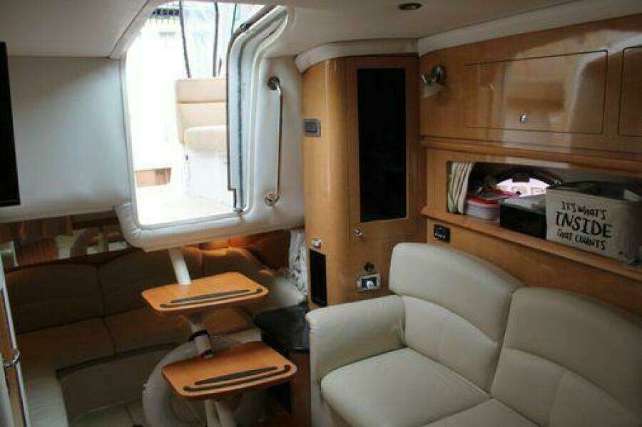 33ft Four Winns Yacht For Sale