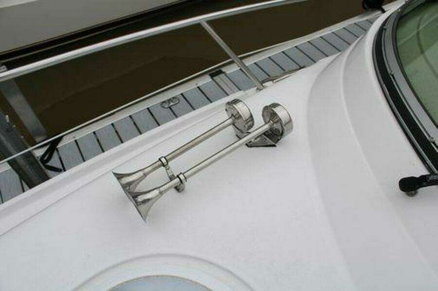 33ft Four Winns Yacht For Sale