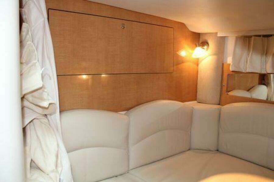 33ft Four Winns Yacht For Sale