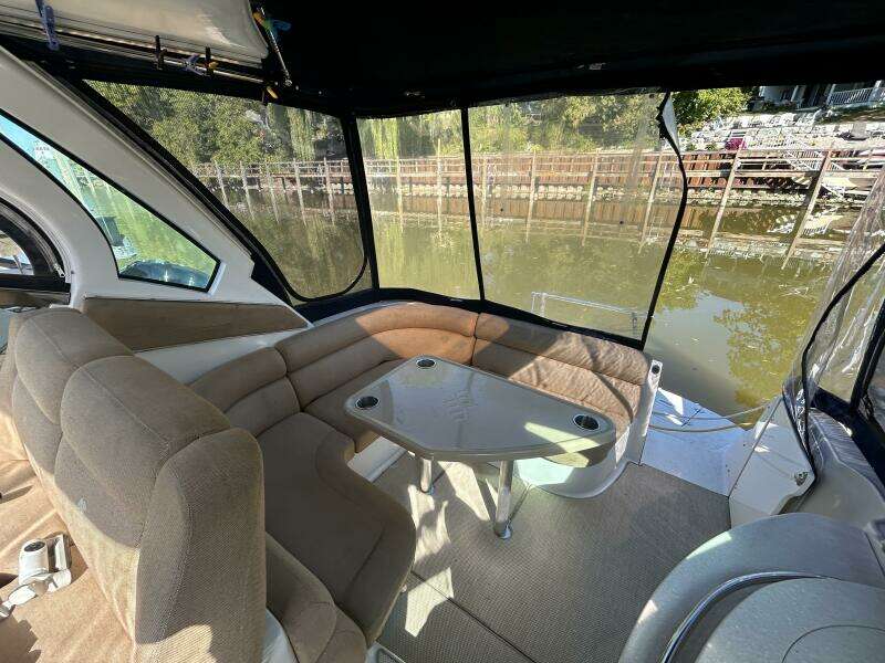 33ft Four Winns Yacht For Sale