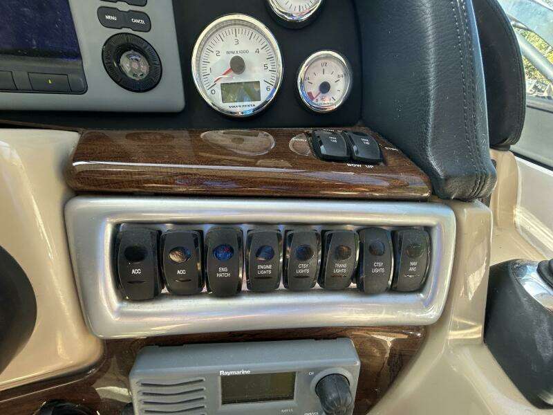 33ft Four Winns Yacht For Sale