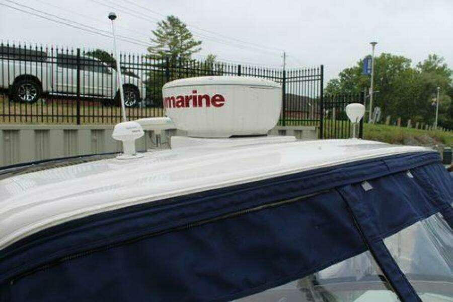 33ft Four Winns Yacht For Sale