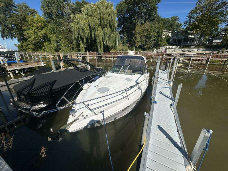 33ft Four Winns Yacht For Sale