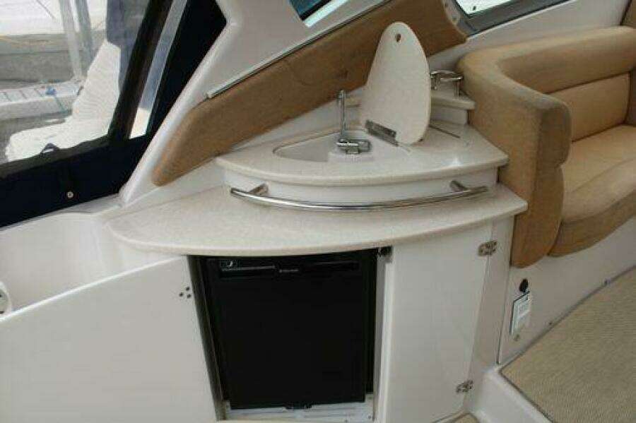 33ft Four Winns Yacht For Sale