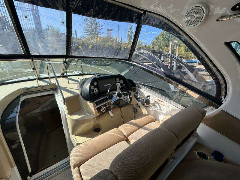 33ft Four Winns Yacht For Sale