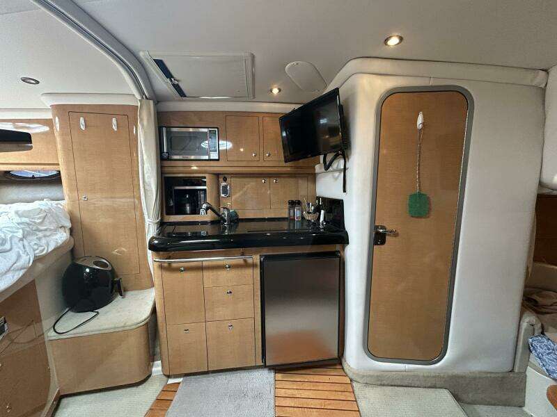 33ft Four Winns Yacht For Sale