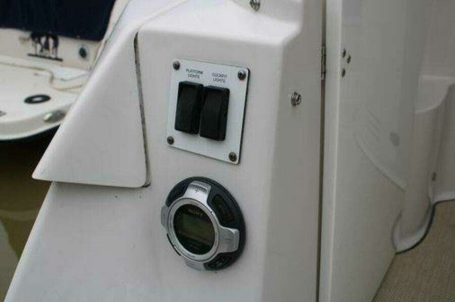 33ft Four Winns Yacht For Sale