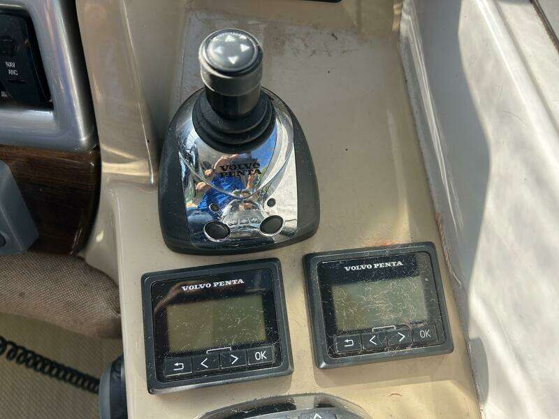 33ft Four Winns Yacht For Sale