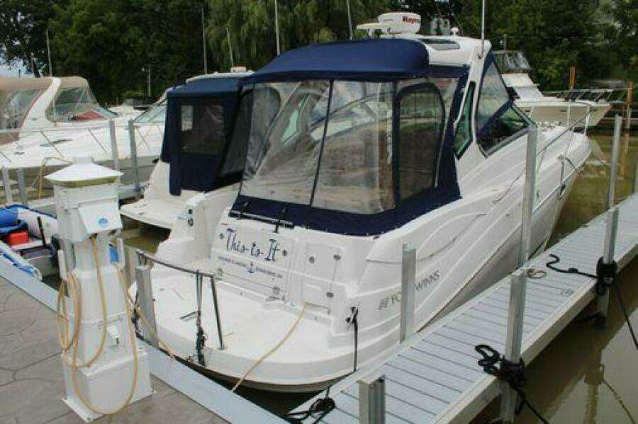 33ft Four Winns Yacht For Sale