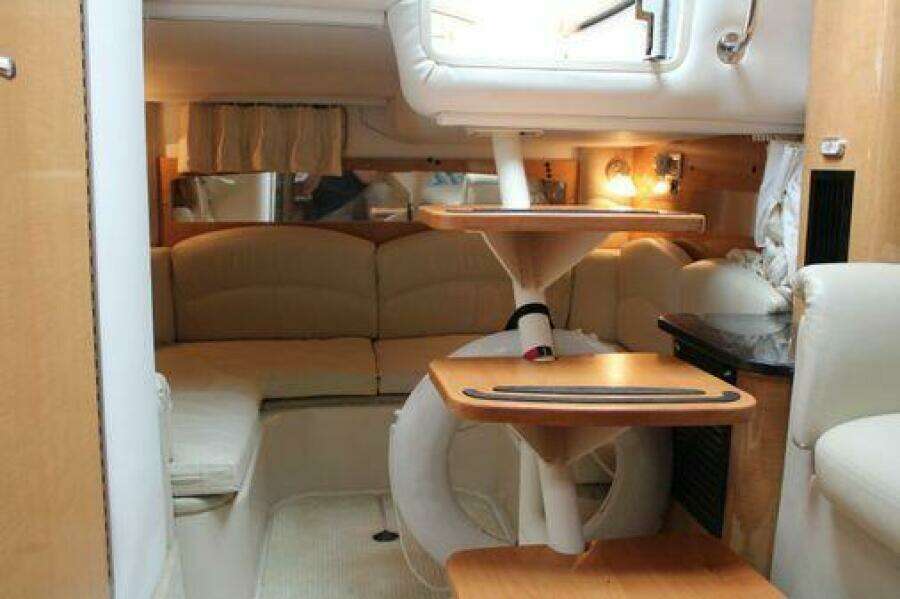 33ft Four Winns Yacht For Sale