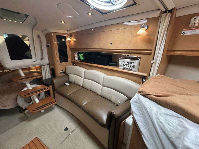 33ft Four Winns Yacht For Sale
