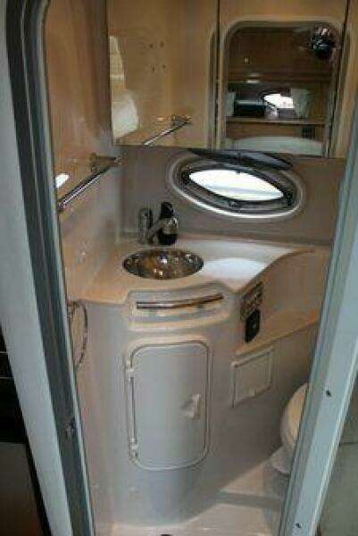 33ft Four Winns Yacht For Sale