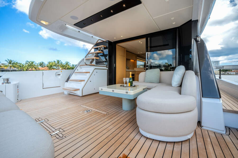 62ft Azimut Yacht For Sale