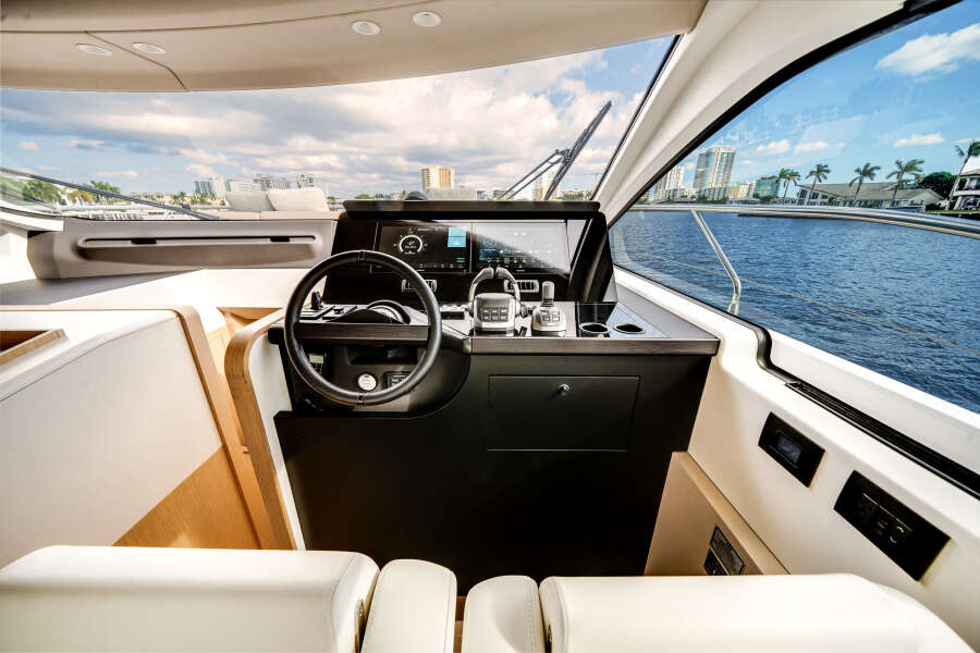 62ft Azimut Yacht For Sale