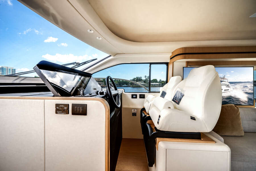 62ft Azimut Yacht For Sale