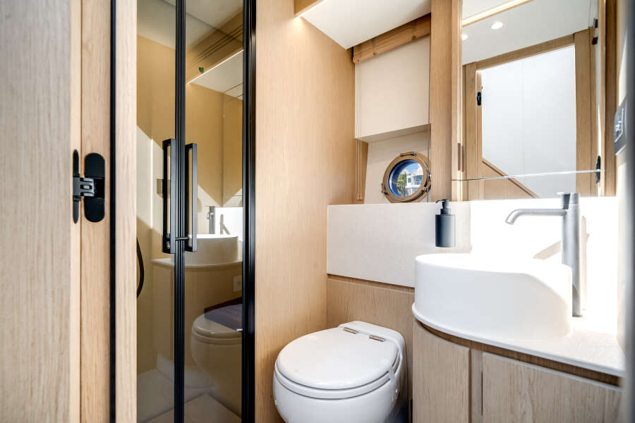 62ft Azimut Yacht For Sale