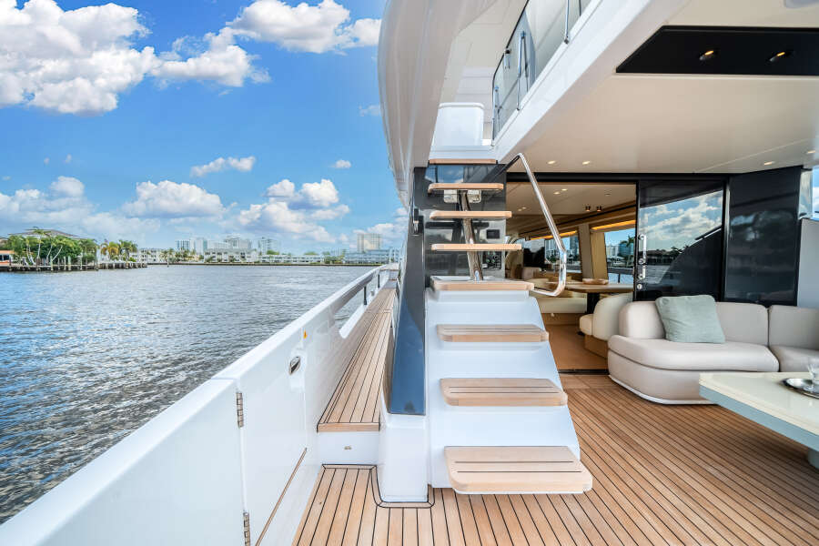 62ft Azimut Yacht For Sale